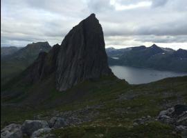 Fjordgård Leilighet A, hotell med parkering i Fjordgård