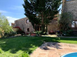 Santa Caterina - dog friendly with garden, hotel v mestu Sobrestany