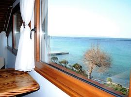 Golden Attic, hotel in Nea Roda