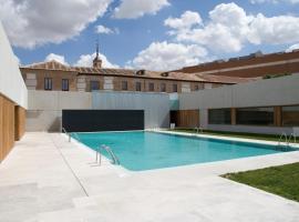 Parador de Alcalá de Henares โรงแรมในอัลกาลาเดเอนาเรส