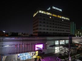 Gumi Century Hotel، فندق في كومي