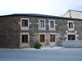 PENSION SERRANO, guest house in Sarria