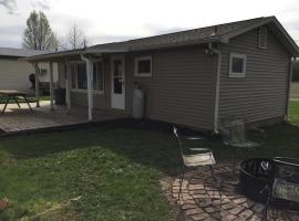 Martin's River Cabin, villa à Dresden