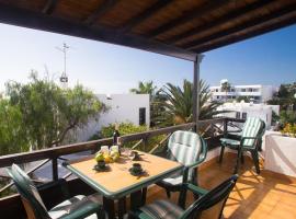 2BR Beach House - Solarium & Shower Terrace - 12, hótel í Puerto del Carmen