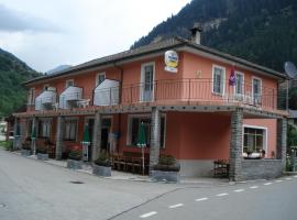 albergovalbella, hotel v destinaci Rossa