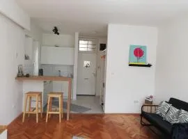 Bright & Stylish Studio Home, superbly located