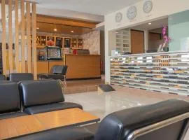 d'primahotel Airport Jakarta Terminal 1A、にあるジャカルタ・スカルノ・ハッタ国際空港 - CGKの周辺ホテル