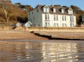 Promenade Apartment with own Beach Hut