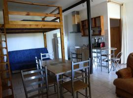 Ferme Equestre Les Coccinelles, κατάλυμα σε φάρμα σε Lurs