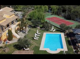 Villa Privilege Classic & Exclusive, hotel with jacuzzis in Gouvia