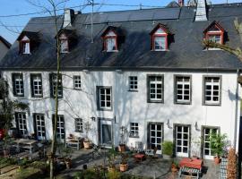 Stiftsherrenhaus, hotel barato en Münstermaifeld