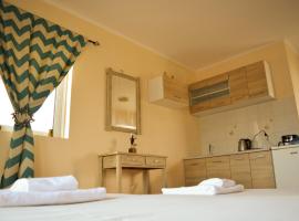 Tommy's Rooms, aparthotel in Charaki