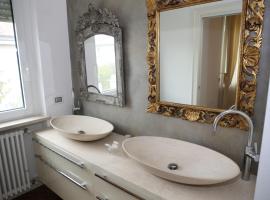 Champagne Rooms, hotel em Sirmione