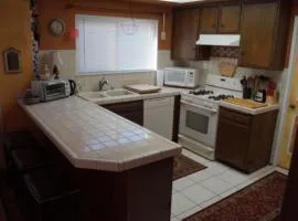 Costa mesa 4 bedroom home with jacuzzi