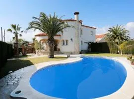 Holiday Home Dirk by Interhome