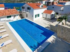 Apartments Modri Dragulj - with pool