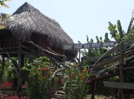 Sunny Field Eco Stilt House, hotel Cat Tienben