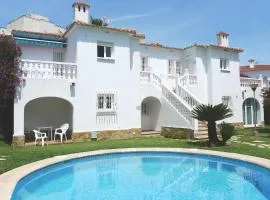 Apartment Club Sevilla I-3 by Interhome