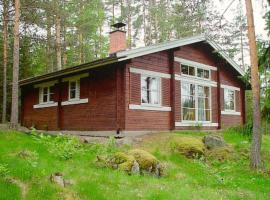 Holiday Home Ylähuone by Interhome، مكان عطلات للإيجار في Pätiälä