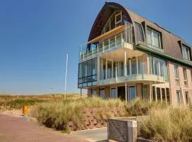 Apartment De Zeeparel by Interhome