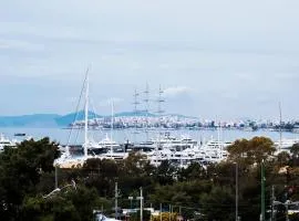 Flisvos Seafront-Marina apartment