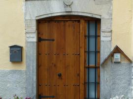 Apartahotel Faure, guest house in Sallent de Gállego