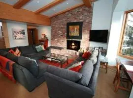 Condo with Vaulted Ceiling & Spectacular Mountain Views