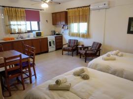 Sunset Guest House, cheap hotel in Kormakiti