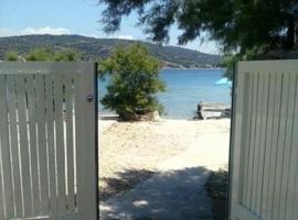 Holiday home Ivica1- great location next to the sea, holiday home sa Sevid