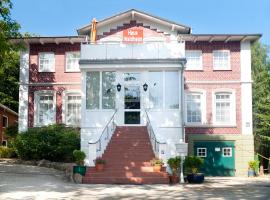 Haus Waldheim, hotel v destinaci Malente