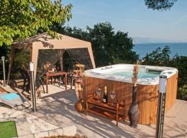 Holiday Home M by Interhome, hotel i Volosko