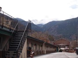 Eagle Motel, hotel near Manitou Pikes Peak Railway, Manitou Springs