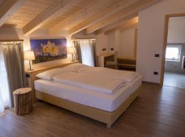 Agritur Piccolo Fiore B&B, hotel v destinaci Taio