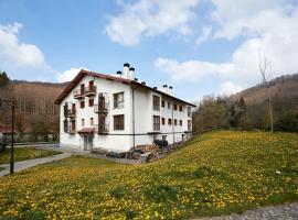 Zubizarreko Etxea, hotel v destinaci Aizároz