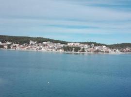 Apartments Marica - 10m from sea, hotel em Tisno