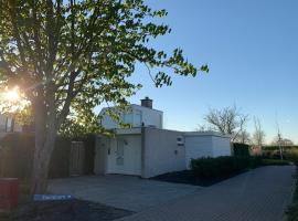 Vakantiebungalow Mee naar Ouddorp aan zee, ξενοδοχείο σε Ouddorp