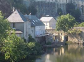 MOULIN DE L'ABBESSE, hotel blizu znamenitosti Stolp valižanskega princa, Thouars