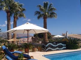 Villa Las Palmeras with private pool and garden, hotel s parkiralištem u gradu 'Altea'