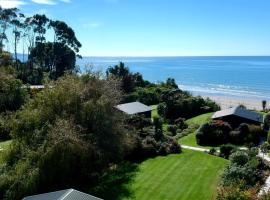 Adrift In Golden Bay- Absolute Beachfront Villas, resort i Collingwood