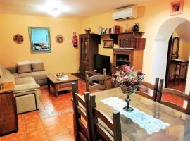 Casa Rural La Dehesa، كوخ في La Mata