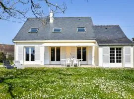 Holiday Home in Pénestin near Beach