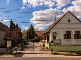 Noresa Dekor és Panzió, отель в городе Szálka