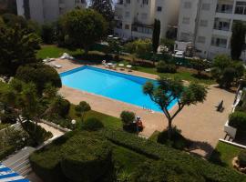 Amathusia beach apartment, apartament a Limassol