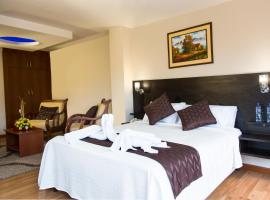 Hotel Versailles, hotel em Ambato