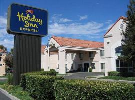 DUPLICATE Holiday Inn Express Brentwood, hotel v destinaci Brentwood