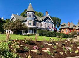 The Hancock House Bed & Breakfast Inn, hotel cerca de Veteran's Memorial Plaza, Dubuque