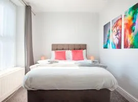 3 Bedrooms, Parking, Courtyard, Tv's in all rooms!