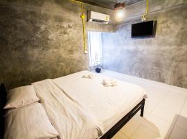 The Sky Loft Hotel, hotel v destinaci Pathum Thani