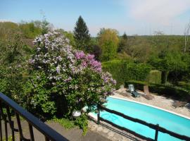 La Fargette, hotel in Saint-Fargeau-Ponthierry