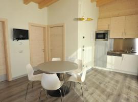 Bungalows Chalets Lago di Molveno, מלון במולבנו